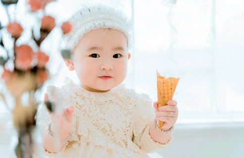 屬蛇寶寶取名，蛇寶寶取名攜王帶水富的流油!